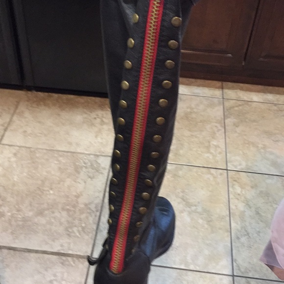 Boots - Picture 6 of 8